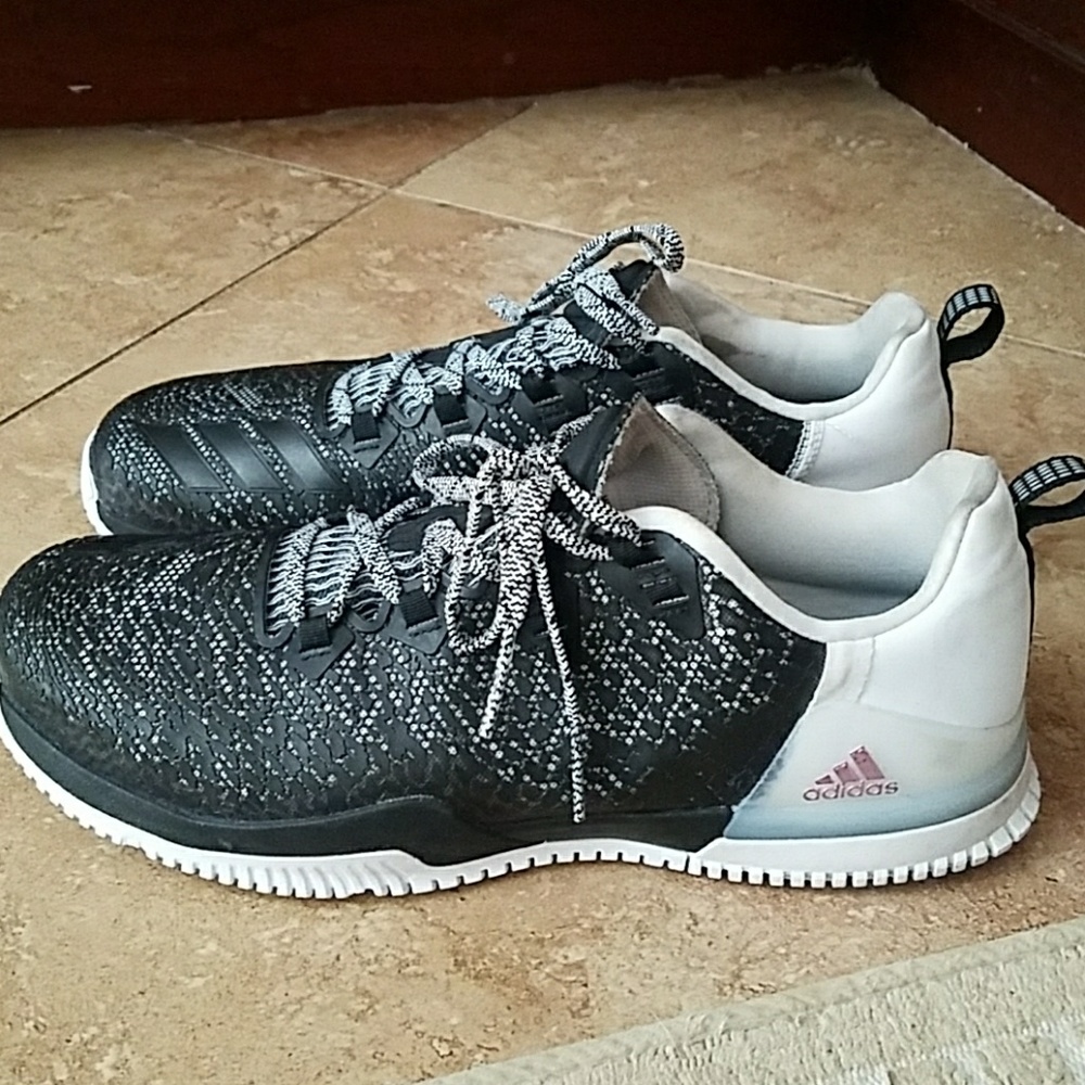 Workout shoes